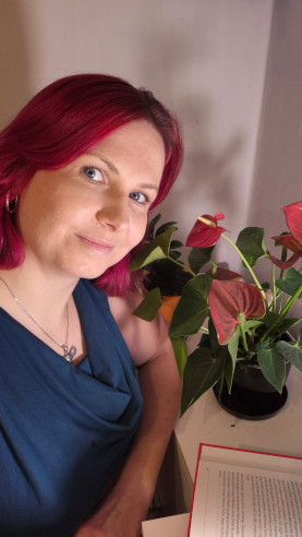 Joanna Grygielska Pozowane z kwiatami